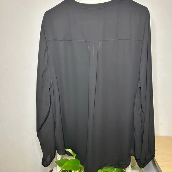 💜4for$20💜 Torrid Black Long Sleeve Blouse Relaxed Fit - Picture 4 of 5